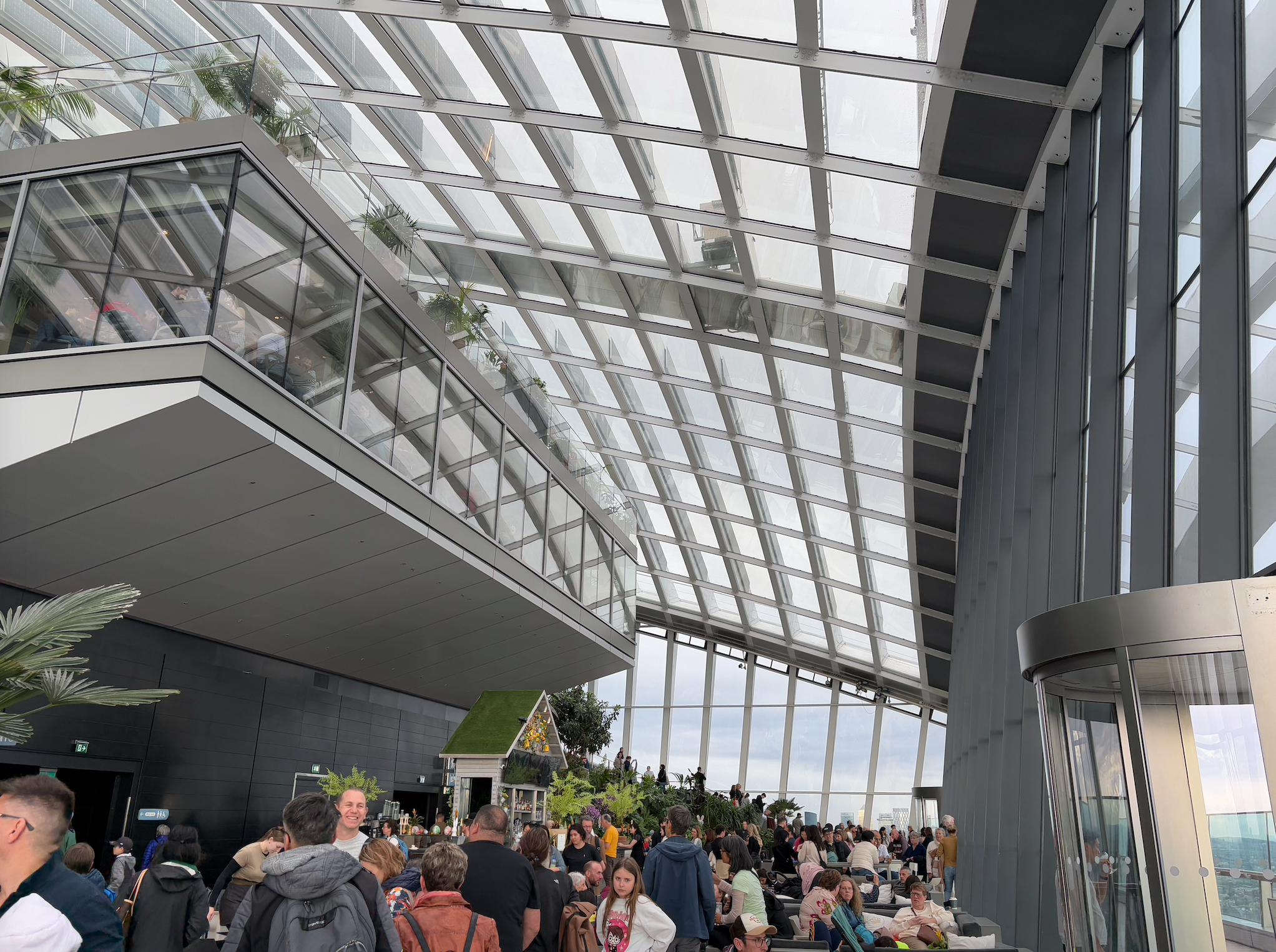 歐洲旅遊 - 倫敦自由行(中):倫敦塔橋周邊閒逛!Sky Garden(空中花園)和 Shad Thames 拍網美照!